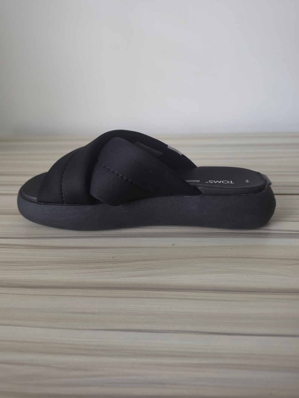 Toms Black Crossed-Strap Slide Sandals Size 8 - Picture 3 of 9